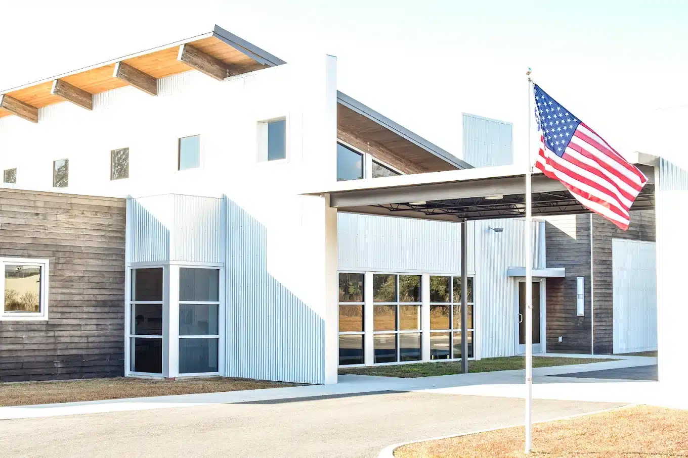 Office Exterior with Flag - Alabata Eye Center